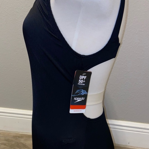 Speedo women’s swimsuit - Picture 5 of 10